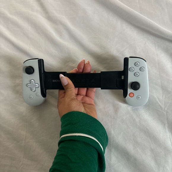 Backbone iPhone Controller - Picture 3 of 5